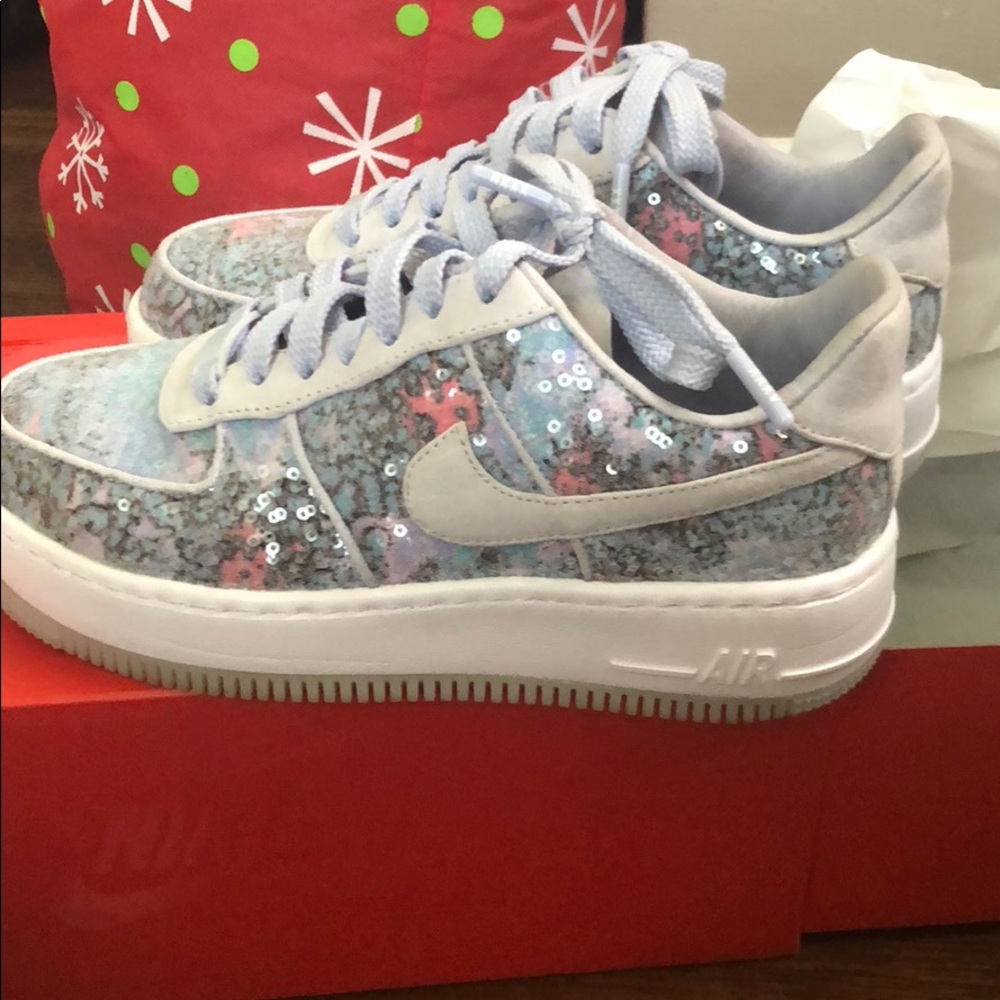 Sequence girl Nike’s